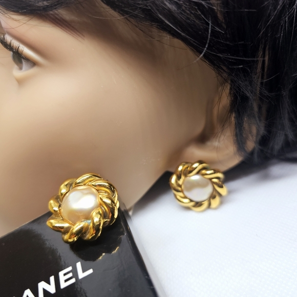 Chanel Clip on Earrings - Picture 11 of 11